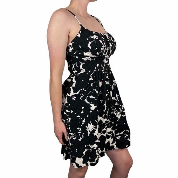 B. Smart Black and White Floral Fit & Flare Dress - Picture 3 of 9